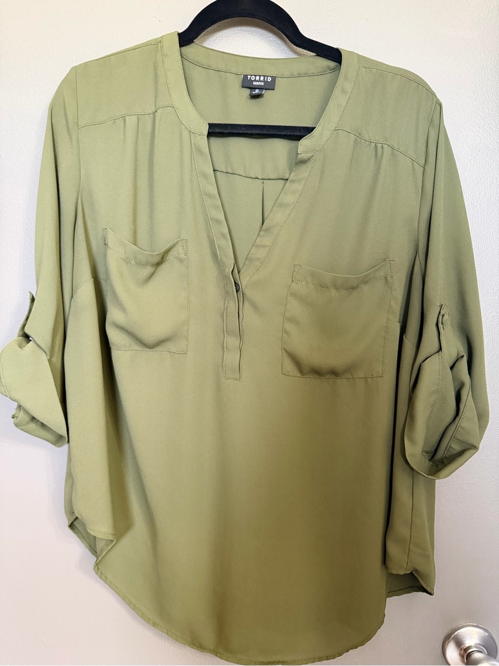 torrid Olive Green Split V-Neck Blouse with Roll-Tab Sleeves Size 0